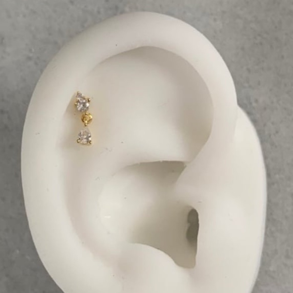 18K Gold Crystal Dangle Tear Drop Cartilage Earring 

Brand New